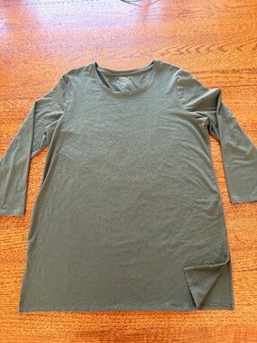 Chicos Size 2 Ultimate Tee Forest Green
